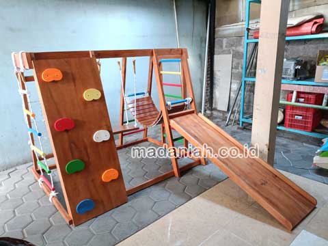 Produsen Playground Brakiasi Anak Pegunungan Arfak