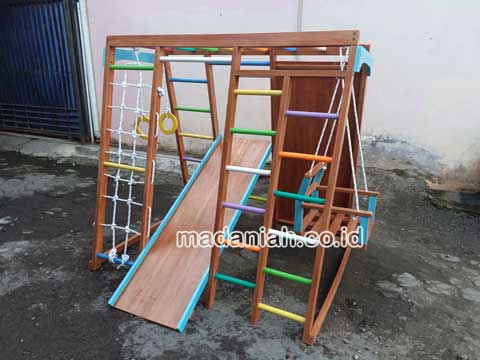 Produsen Playground Brakiasi Anak Raja Ampat