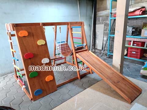 Produsen Playground Brakiasi Anak Samosir