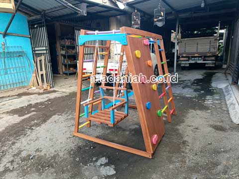Produsen Playground Brakiasi Anak Seram Bagian Barat