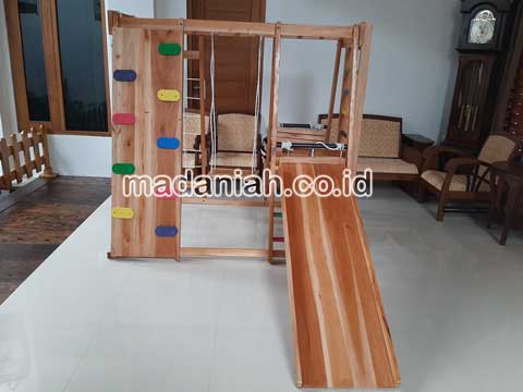 Produsen Playground Brakiasi Anak Waropen