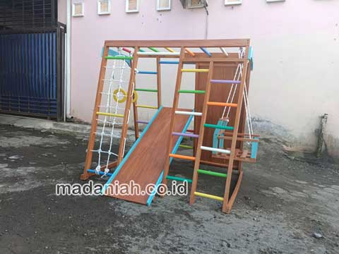 Produsen Playground Brakiasi Kayu Biak Numfor