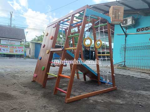 Produsen Playground Brakiasi Kayu Buru Terpercaya