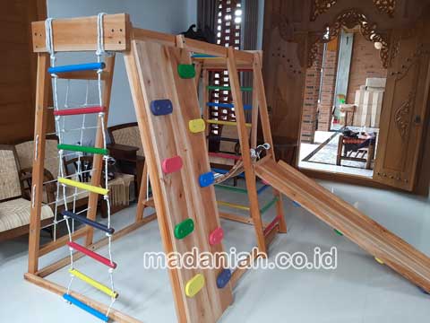 Produsen Playground Brakiasi Kayu Fakfak