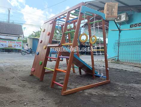 Produsen Playground Brakiasi Kayu Halmahera Tengah Terpercaya