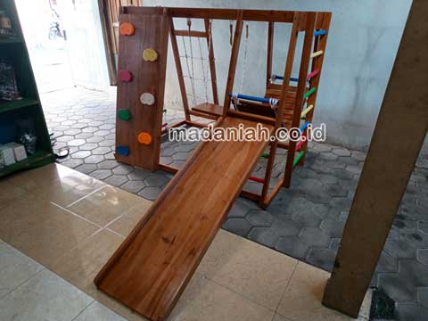 Produsen Playground Brakiasi Kayu Halmahera Tengah