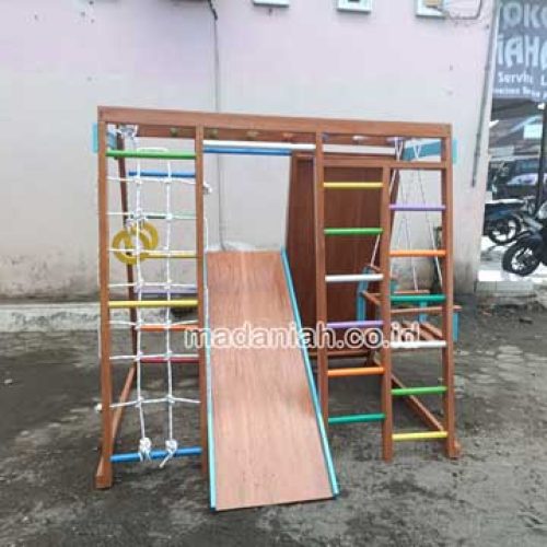 Produsen Playground Brakiasi Kayu Halmahera Utara