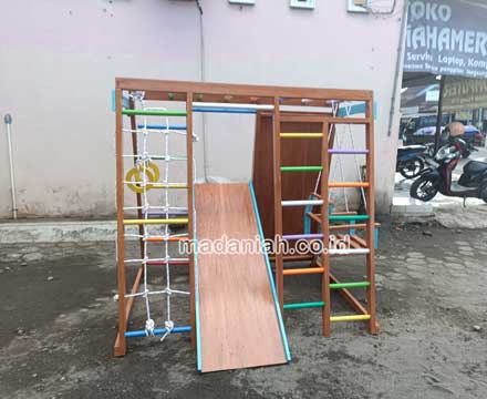 Produsen Playground Brakiasi Kayu Halmahera Utara