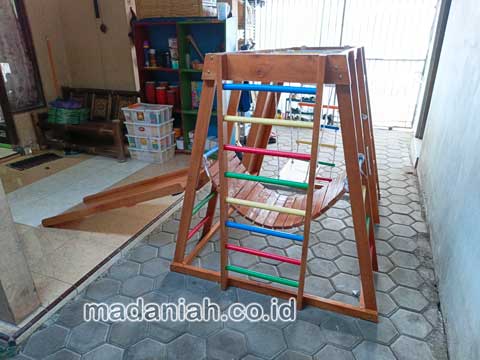 Produsen Playground Brakiasi Kayu Tolikara Berpengalaman