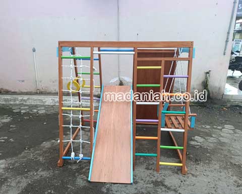 Produsen Playground Brakiasi Kayu Tolikara