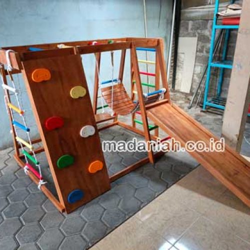 Toko Playground Brakiasi Anak Halmahera Barat