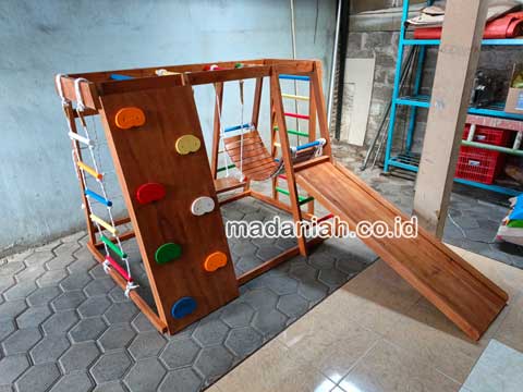 Toko Playground Brakiasi Anak Halmahera Barat
