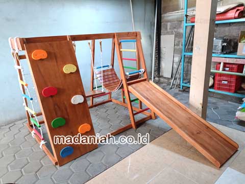 Toko Playground Brakiasi Anak Timor Tengah Selatan