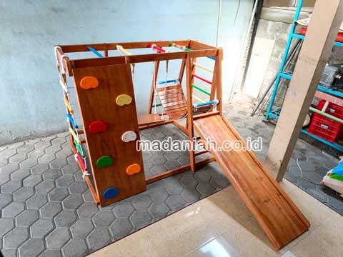 Toko Playground Brakiasi Kayu Buru Selatan Terdekat