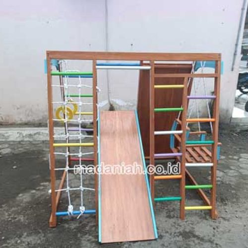 Toko Playground Brakiasi Kayu Halmahera Timur