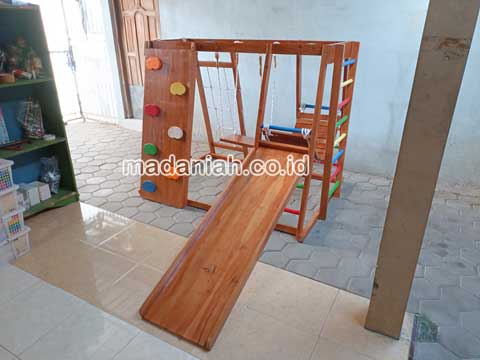 Toko Playground Brakiasi Kayu Jayawijaya