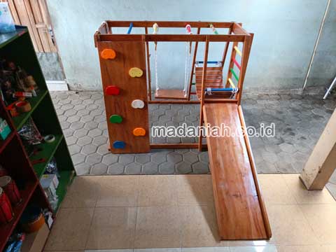 Toko Playground Brakiasi Kayu Kepulauan Sula