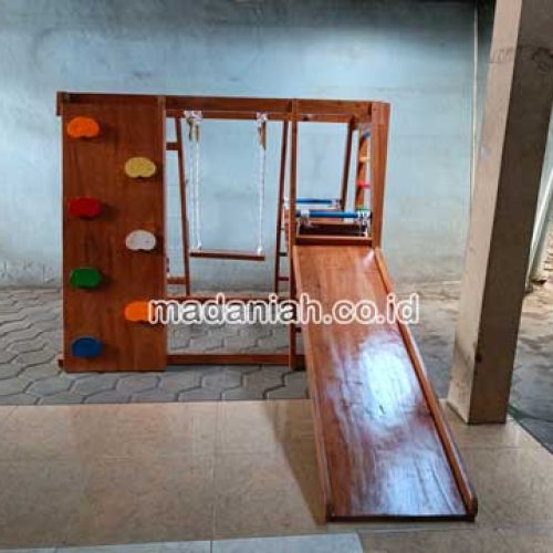 Toko Playground Brakiasi Kayu Maluku Tengah
