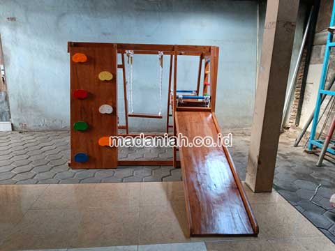 Toko Playground Brakiasi Kayu Maluku Tengah