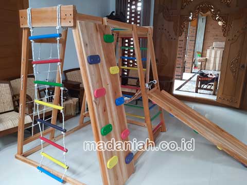 Toko Playground Brakiasi Kayu Raja Ampat