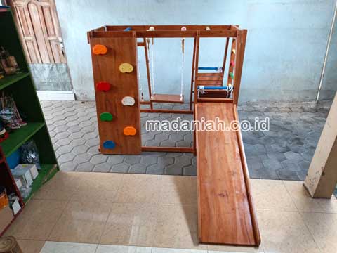 Toko Playground Brakiasi Kayu Seram Bagian Barat Murah