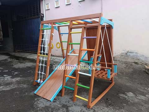 Toko Playground Brakiasi Kayu Seram Bagian Barat
