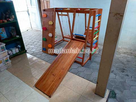 Toko Playground Brakiasi Kayu Sintang