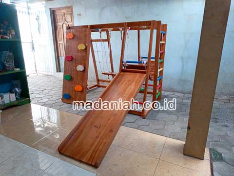 Toko Playground Brakiasi Kayu Sumba Barat Harga Murah