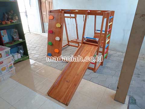 Toko Playground Brakiasi Kayu Tambrauw Harga Murah