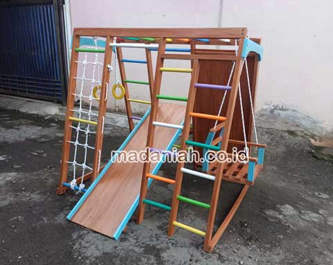 Toko Playground Brakiasi Kayu Tambrauw