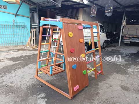 Toko Playground Brakiasi Kayu Yahukimo